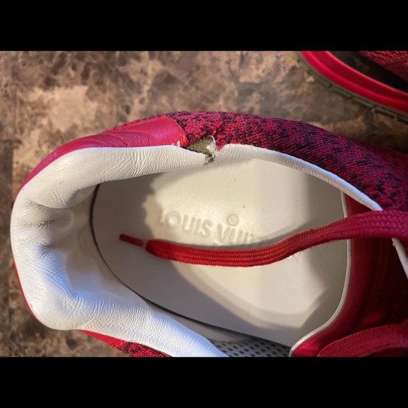 LOUIS VUITTON RED RUNNING SNEAKERS - Picture 4 of 10